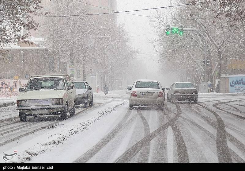 آغاز بارش برف در ۹ شهرستان گیلان/ لزوم تردد با زنجیر چرخ