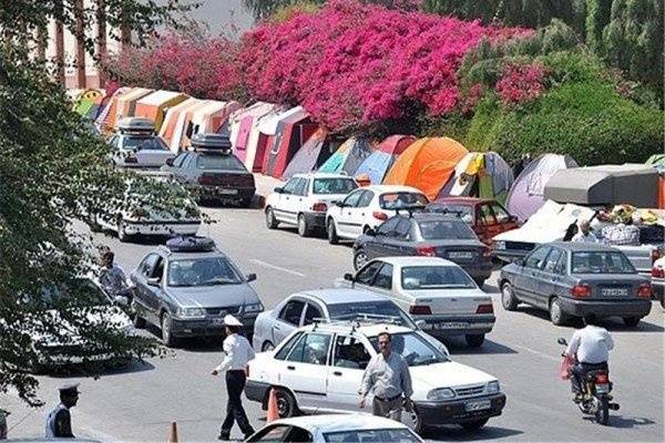 اطلاع رسانی از مکان‌های قابل اسکان و برپایی چادر با نصب بنر در سطح شهر رشت