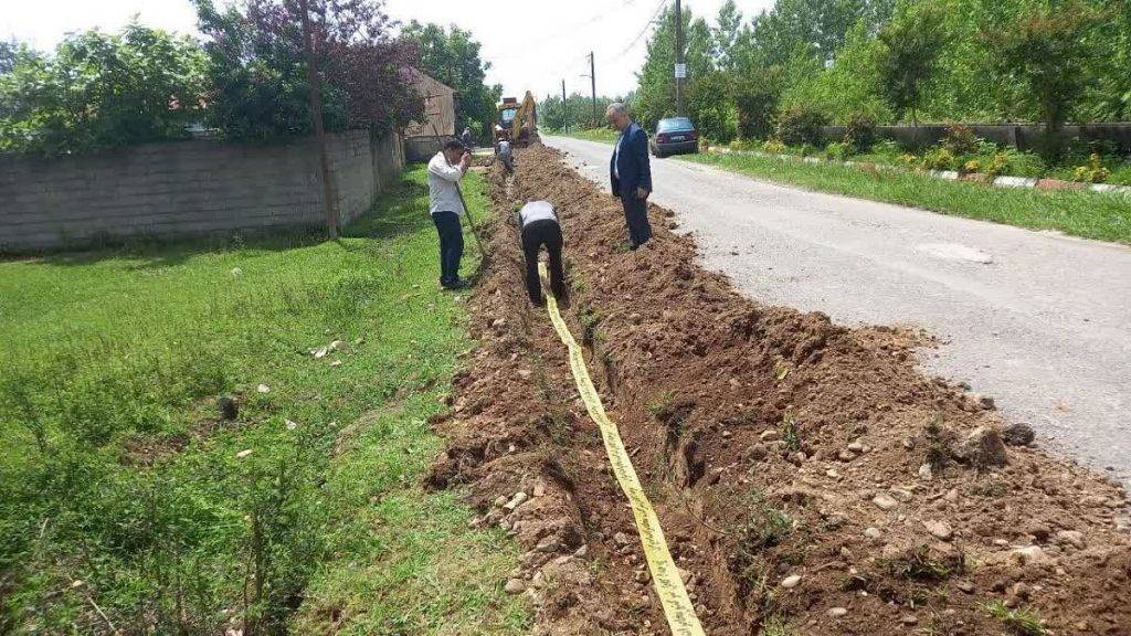 آغاز عملیات اجرایی کابل کشی خاکی روستای دوگور شهرستان صومعه سرا