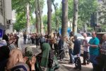 تجمع بازنشستگان رشت مقابل تامین اجتماعی/ مستمری‌ها به اندازه‌ی هزینه‌های زندگی زیاد شود