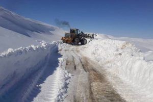 راههای ارتباط روستایی در کوهرنگ بازگشایی شده‌اند