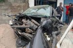 تخطی‌از سرعت مطمئنه به برخورد ۲۰۶ با تیربرق انجامید / راکب موتورسیکلت در جریان برخورد با پژو راهی بیمارستان شد