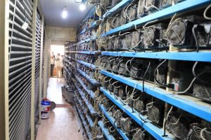 دستگاه استخراج ارز دیجیتال قاچاق در گیلان کشف شد