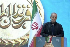 با آدمهای بیسواد، فرصت طلب و ریاکار نمیتوانیم به جایی برسیم؛ حل مشکلات کشور با وجود جوانان با انگیزه ممکن است