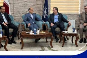 به منظور بازدید از مجتمع بندری انزلی و افتتاح چند پروژه عمرانی ؛ معاون وزیر راه و شهرسازی و مدیرعامل سازمان بنادر و دریانوردی دقایقی پیش وارد رشت شد
