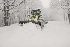 بارش شدید برف در ۶ محور گیلان/ تردد جریان دارد