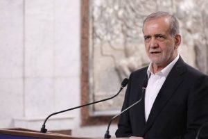 مشکل معیشت مردم را باید به هر شکلی شده حل کنیم