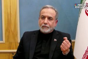 رهبر انقلاب در صحت و سلامتی به سر می برند و بطور کامل کشور را اداره می کنند