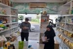 بیش از ۳۰ لیتر عرقیات تاریخ‌گذشته از عطاری‌های لنگرود جمع‌آوری و معدوم شد