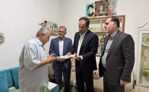 دیدار شهردار رشت با خانواده شهید فرجودی به مناسبت هفته نیروی انتظامی
