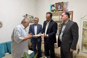 دیدار شهردار رشت با خانواده شهید فرجودی به مناسبت هفته نیروی انتظامی
