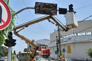 نصب تجهیزات ترافیکی مورد نیاز در سطح شهر رشت