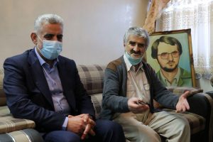 دیدار نماینده عالی دولت در استان با خانواده تنها استاندار شهید کشور و نخستین شهید مدافع حرم گیلان